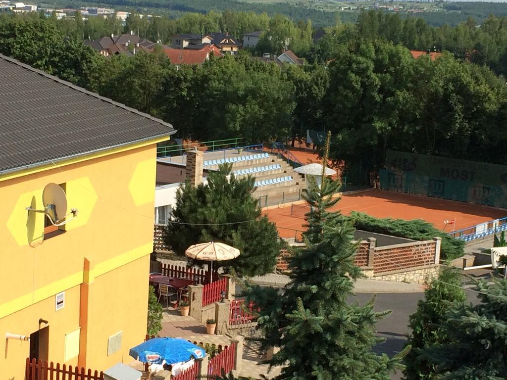 Hotel Pohadka Most Εξωτερικό φωτογραφία